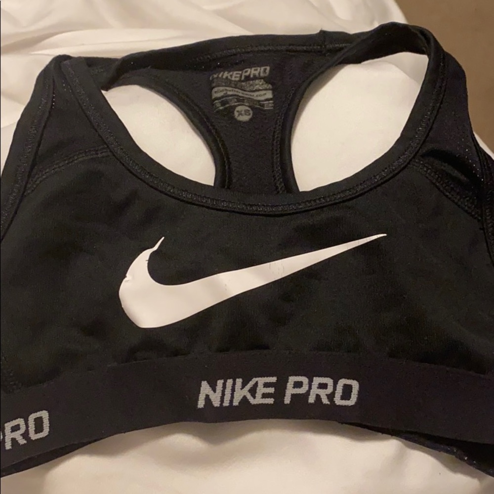 nike pro spots bra